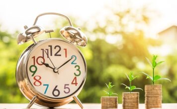 Na czym oparta jest koncepcja zarządzania oparta na outsourcingu?