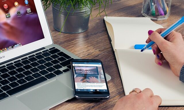 Jak powinno wyglądać stanowisko do pracy z komputerem?